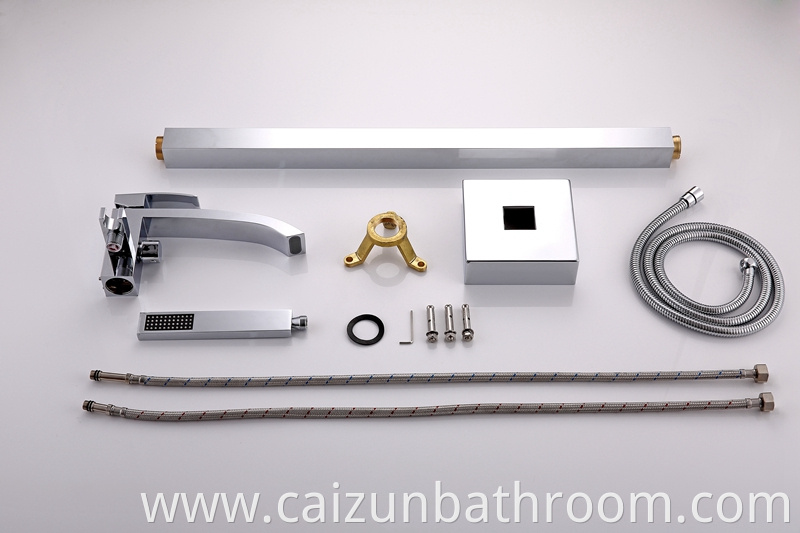 Freestanding Bathtub Faucet In Supporting Chrome